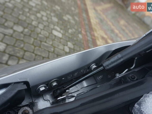 Серый Рено Зое, объемом двигателя 0 л и пробегом 98 тыс. км за 7200 $, фото 56 на Automoto.ua