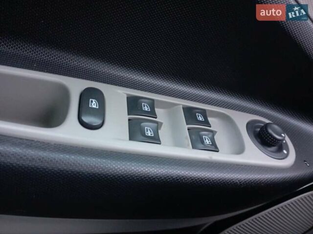 Сірий Рено Зое, об'ємом двигуна 0 л та пробігом 159 тис. км за 5799 $, фото 27 на Automoto.ua