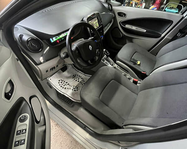 Сірий Рено Зое, об'ємом двигуна 0 л та пробігом 142 тис. км за 5950 $, фото 19 на Automoto.ua