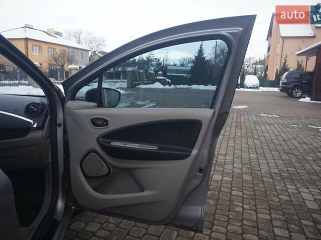 Серый Рено Зое, объемом двигателя 0 л и пробегом 98 тыс. км за 7200 $, фото 37 на Automoto.ua