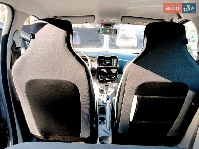 Серый Рено Зое, объемом двигателя 0 л и пробегом 170 тыс. км за 7700 $, фото 31 на Automoto.ua