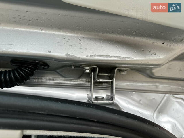 Серый Рено Зое, объемом двигателя 0 л и пробегом 111 тыс. км за 6999 $, фото 28 на Automoto.ua