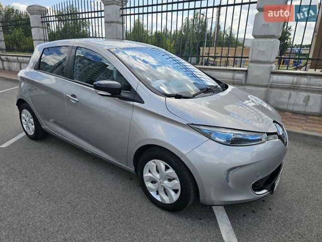 Серый Рено Зое, объемом двигателя 0 л и пробегом 135 тыс. км за 6300 $, фото 2 на Automoto.ua