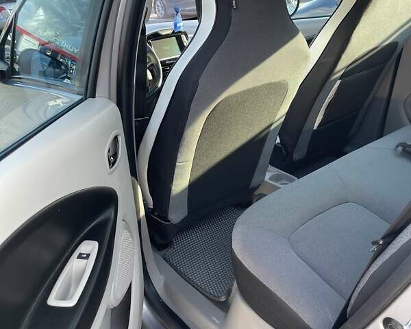 Сірий Рено Зое, об'ємом двигуна 0 л та пробігом 126 тис. км за 7000 $, фото 6 на Automoto.ua