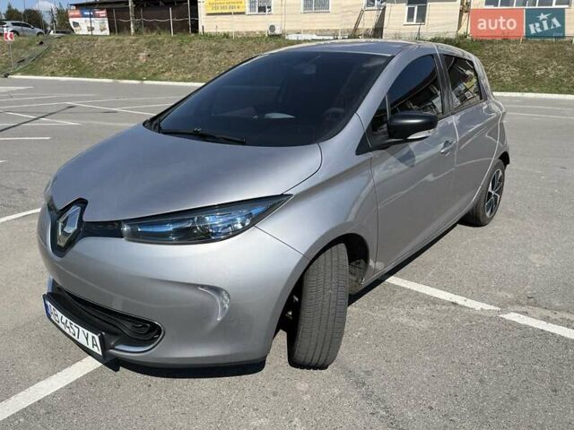Серый Рено Зое, объемом двигателя 0 л и пробегом 115 тыс. км за 12763 $, фото 1 на Automoto.ua