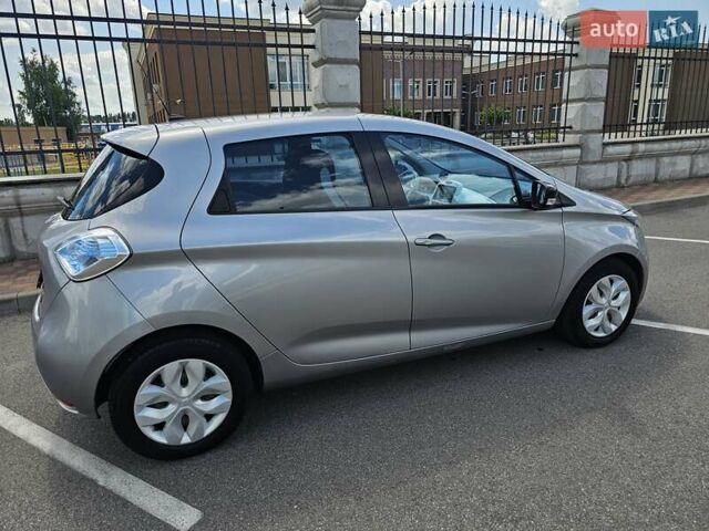 Серый Рено Зое, объемом двигателя 0 л и пробегом 135 тыс. км за 6300 $, фото 5 на Automoto.ua