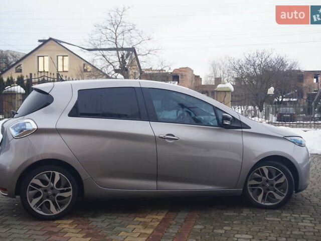 Серый Рено Зое, объемом двигателя 0 л и пробегом 98 тыс. км за 7200 $, фото 6 на Automoto.ua