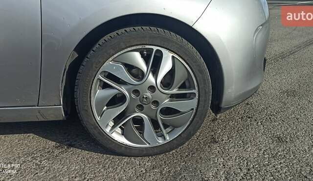 Серый Рено Зое, объемом двигателя 0 л и пробегом 147 тыс. км за 6550 $, фото 12 на Automoto.ua