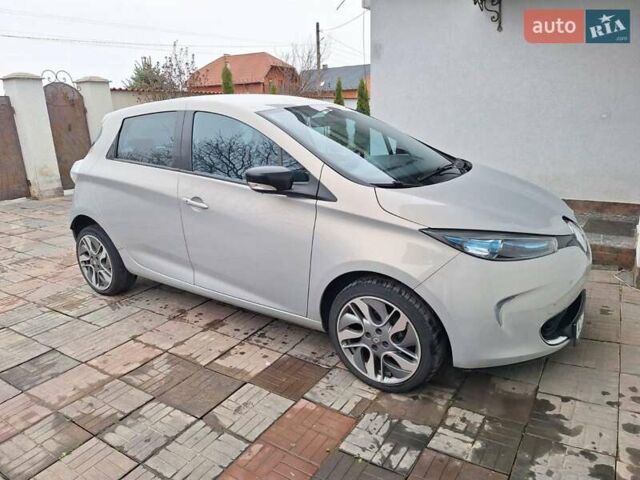Серый Рено Зое, объемом двигателя 0 л и пробегом 86 тыс. км за 7700 $, фото 11 на Automoto.ua