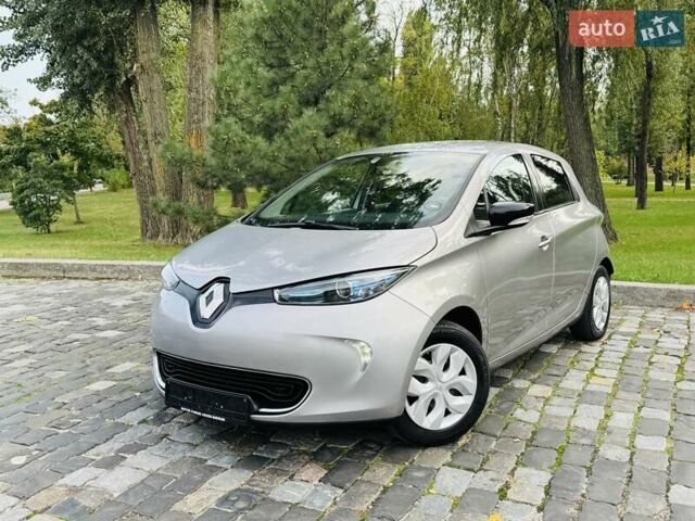 Серый Рено Зое, объемом двигателя 0 л и пробегом 85 тыс. км за 8444 $, фото 6 на Automoto.ua