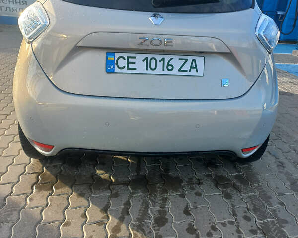 Серый Рено Зое, объемом двигателя 0 л и пробегом 105 тыс. км за 7500 $, фото 4 на Automoto.ua