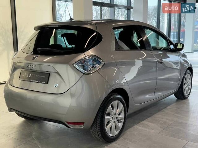 Серый Рено Зое, объемом двигателя 0 л и пробегом 61 тыс. км за 7300 $, фото 14 на Automoto.ua