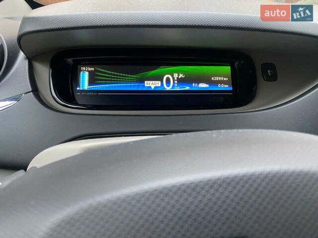 Серый Рено Зое, объемом двигателя 0 л и пробегом 42 тыс. км за 8100 $, фото 17 на Automoto.ua