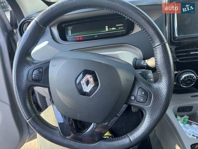 Серый Рено Зое, объемом двигателя 0 л и пробегом 160 тыс. км за 7900 $, фото 5 на Automoto.ua