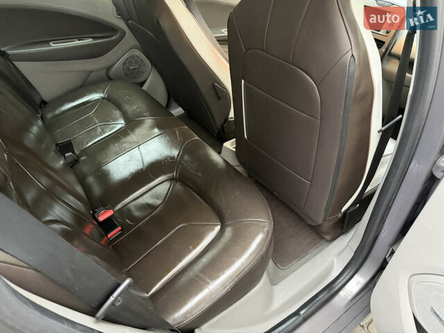 Серый Рено Зое, объемом двигателя 0 л и пробегом 118 тыс. км за 8950 $, фото 21 на Automoto.ua