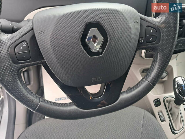 Серый Рено Зое, объемом двигателя 0 л и пробегом 47 тыс. км за 4450 $, фото 17 на Automoto.ua