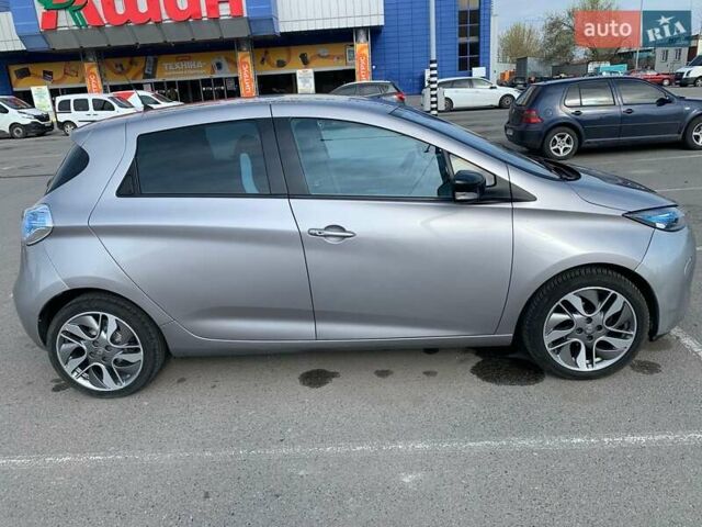 Серый Рено Зое, объемом двигателя 0 л и пробегом 113 тыс. км за 8000 $, фото 4 на Automoto.ua
