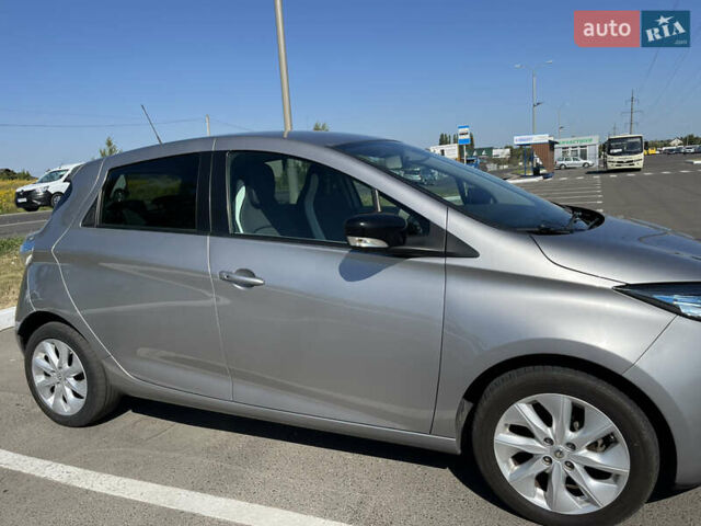 Серый Рено Зое, объемом двигателя 0 л и пробегом 101 тыс. км за 7600 $, фото 6 на Automoto.ua