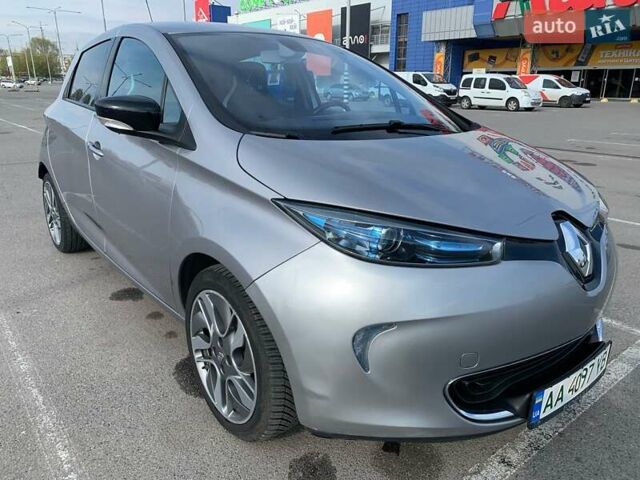 Серый Рено Зое, объемом двигателя 0 л и пробегом 113 тыс. км за 8000 $, фото 2 на Automoto.ua