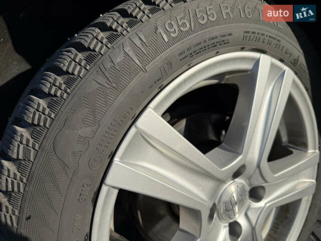 Серый Рено Зое, объемом двигателя 0 л и пробегом 118 тыс. км за 8950 $, фото 24 на Automoto.ua