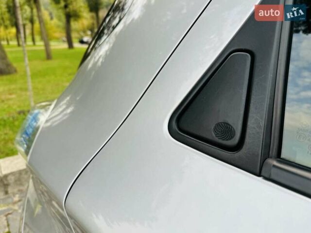 Серый Рено Зое, объемом двигателя 0 л и пробегом 85 тыс. км за 8444 $, фото 34 на Automoto.ua