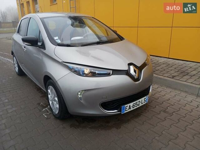 Серый Рено Зое, объемом двигателя 0 л и пробегом 44 тыс. км за 6500 $, фото 5 на Automoto.ua
