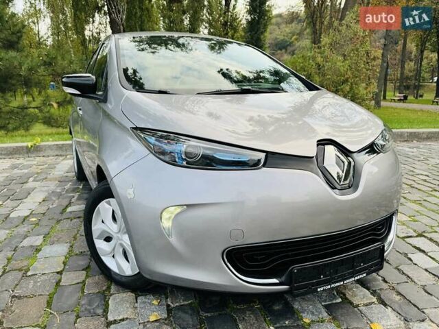 Серый Рено Зое, объемом двигателя 0 л и пробегом 85 тыс. км за 8444 $, фото 25 на Automoto.ua