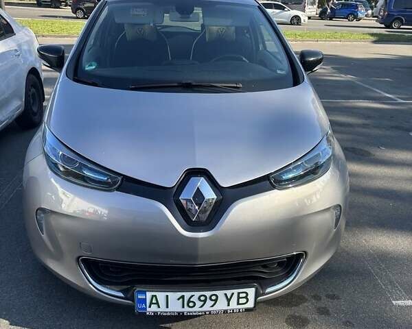 Серый Рено Зое, объемом двигателя 0 л и пробегом 160 тыс. км за 7900 $, фото 7 на Automoto.ua