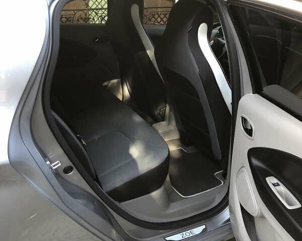 Сірий Рено Зое, об'ємом двигуна 0 л та пробігом 89 тис. км за 10000 $, фото 28 на Automoto.ua