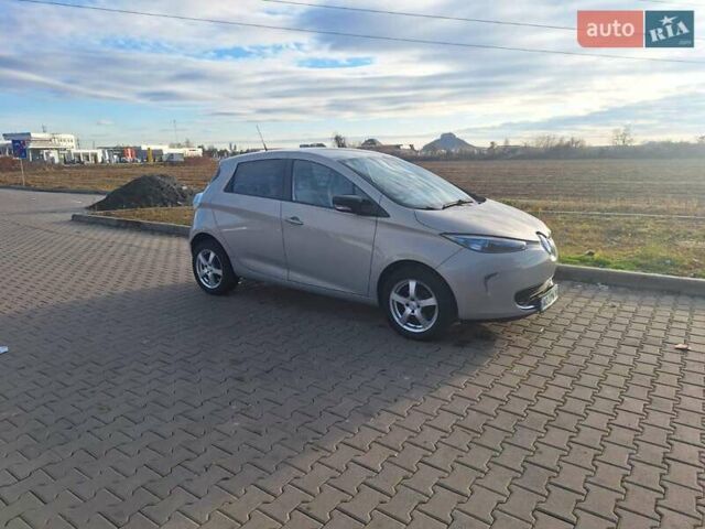 Серый Рено Зое, объемом двигателя 0 л и пробегом 86 тыс. км за 7700 $, фото 21 на Automoto.ua