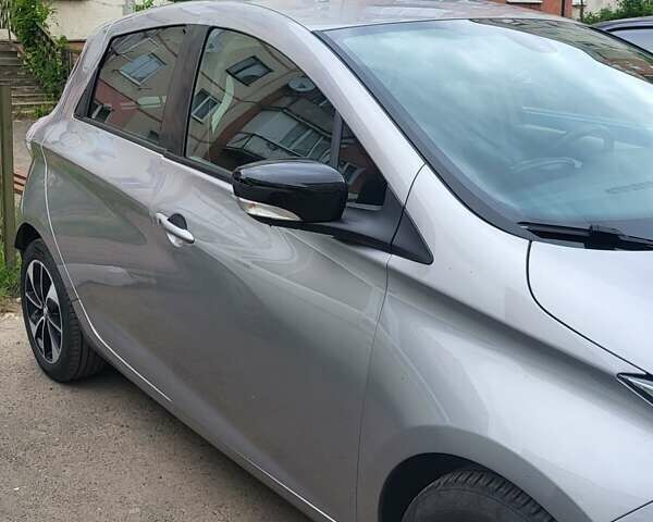 Серый Рено Зое, объемом двигателя 0 л и пробегом 90 тыс. км за 7400 $, фото 17 на Automoto.ua
