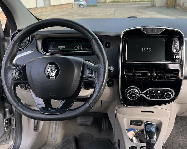 Серый Рено Зое, объемом двигателя 0 л и пробегом 112 тыс. км за 6500 $, фото 1 на Automoto.ua
