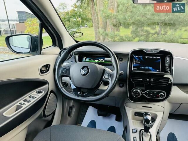 Серый Рено Зое, объемом двигателя 0 л и пробегом 85 тыс. км за 8444 $, фото 96 на Automoto.ua