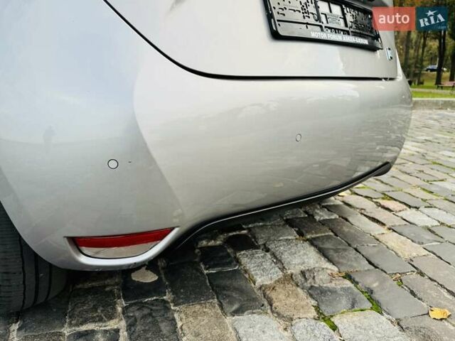 Серый Рено Зое, объемом двигателя 0 л и пробегом 85 тыс. км за 8444 $, фото 58 на Automoto.ua