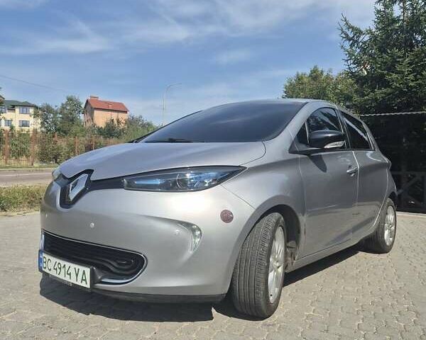 Серый Рено Зое, объемом двигателя 0 л и пробегом 96 тыс. км за 7700 $, фото 5 на Automoto.ua