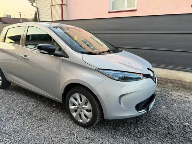 Серый Рено Зое, объемом двигателя 0 л и пробегом 80 тыс. км за 7500 $, фото 8 на Automoto.ua