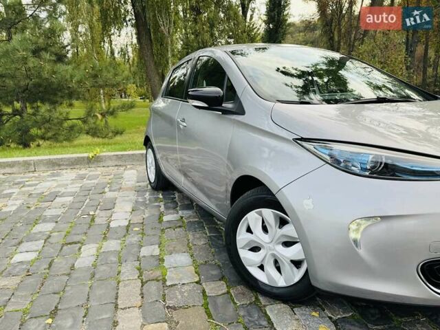 Серый Рено Зое, объемом двигателя 0 л и пробегом 85 тыс. км за 8444 $, фото 27 на Automoto.ua