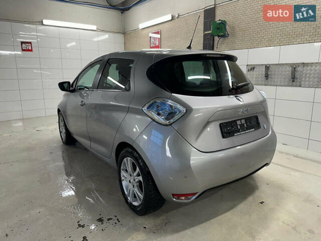 Серый Рено Зое, объемом двигателя 0 л и пробегом 47 тыс. км за 4450 $, фото 6 на Automoto.ua