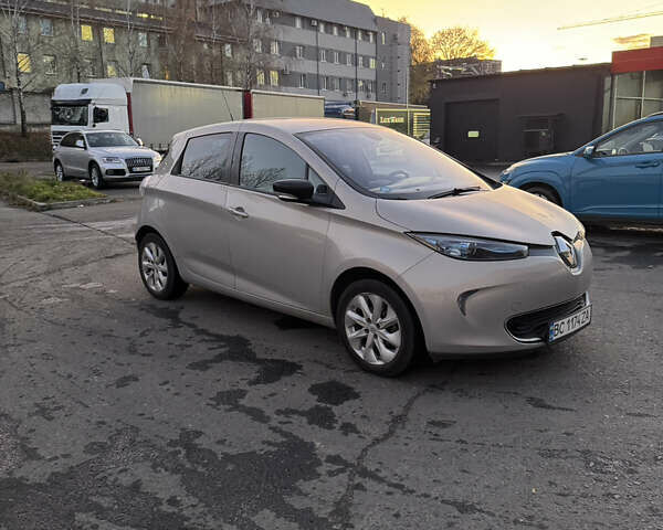 Серый Рено Зое, объемом двигателя 0 л и пробегом 84 тыс. км за 7200 $, фото 4 на Automoto.ua