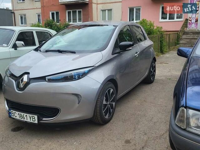 Серый Рено Зое, объемом двигателя 0 л и пробегом 90 тыс. км за 7400 $, фото 25 на Automoto.ua