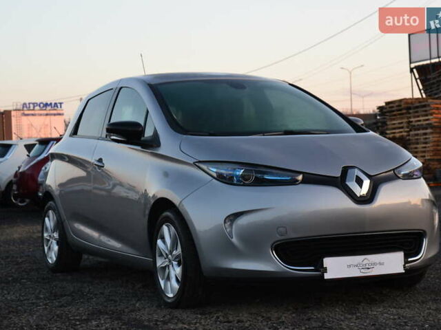 Серый Рено Зое, объемом двигателя 0 л и пробегом 98 тыс. км за 6999 $, фото 5 на Automoto.ua