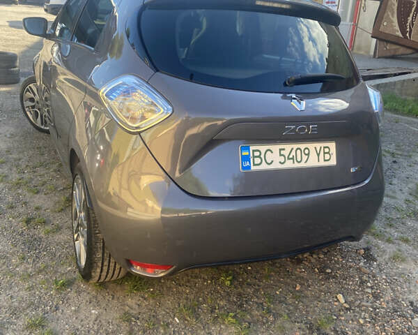 Серый Рено Зое, объемом двигателя 0 л и пробегом 151 тыс. км за 8900 $, фото 2 на Automoto.ua