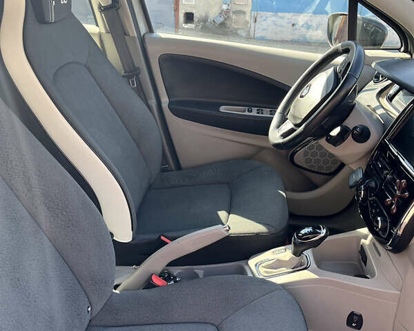 Сірий Рено Зое, об'ємом двигуна 0 л та пробігом 83 тис. км за 8700 $, фото 11 на Automoto.ua