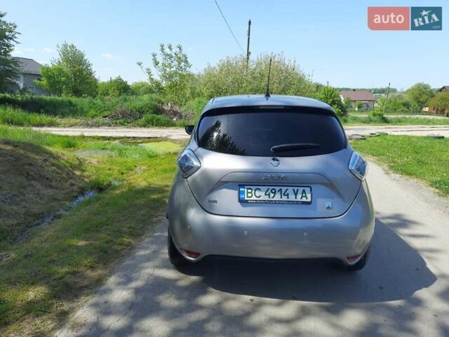 Серый Рено Зое, объемом двигателя 0 л и пробегом 96 тыс. км за 7700 $, фото 20 на Automoto.ua
