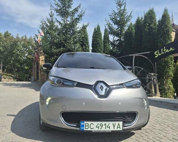 Серый Рено Зое, объемом двигателя 0 л и пробегом 96 тыс. км за 7700 $, фото 17 на Automoto.ua