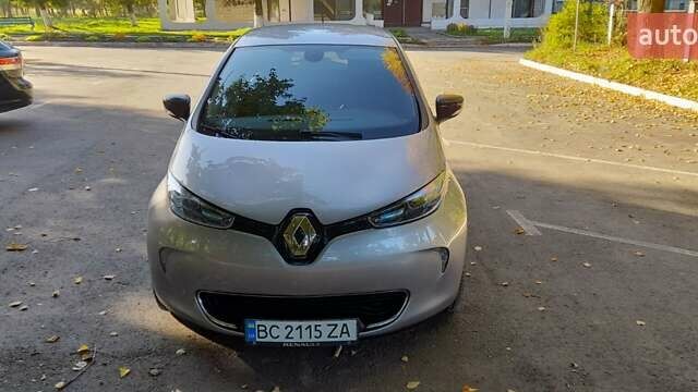 Серый Рено Зое, объемом двигателя 0 л и пробегом 80 тыс. км за 7200 $, фото 1 на Automoto.ua