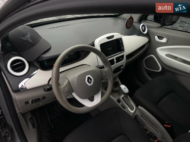 Серый Рено Зое, объемом двигателя 0 л и пробегом 155 тыс. км за 8100 $, фото 17 на Automoto.ua