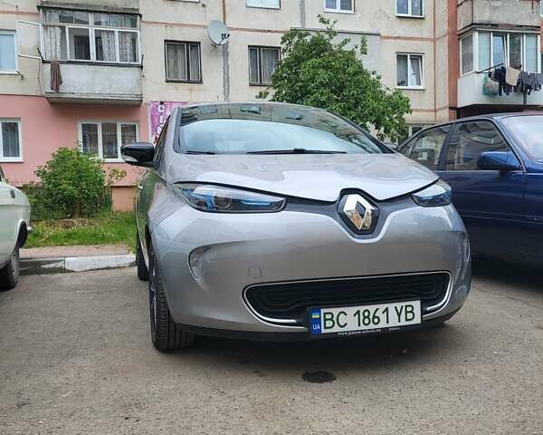 Серый Рено Зое, объемом двигателя 0 л и пробегом 90 тыс. км за 7400 $, фото 23 на Automoto.ua
