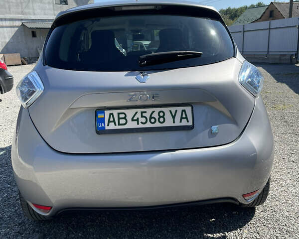 Серый Рено Зое, объемом двигателя 0 л и пробегом 140 тыс. км за 6700 $, фото 5 на Automoto.ua