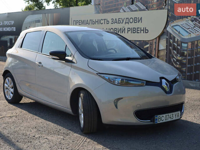 Серый Рено Зое, объемом двигателя 0 л и пробегом 52 тыс. км за 8200 $, фото 3 на Automoto.ua